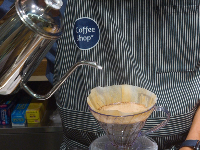 お店の方がいれている.dng