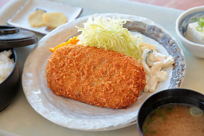 ジャンボコロッケ定食.jpg