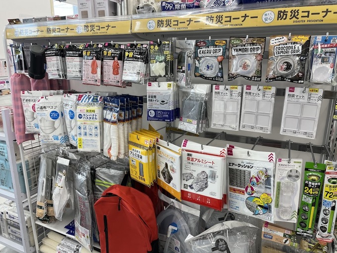 ダイソー店舗防災コーナー引き.jpg