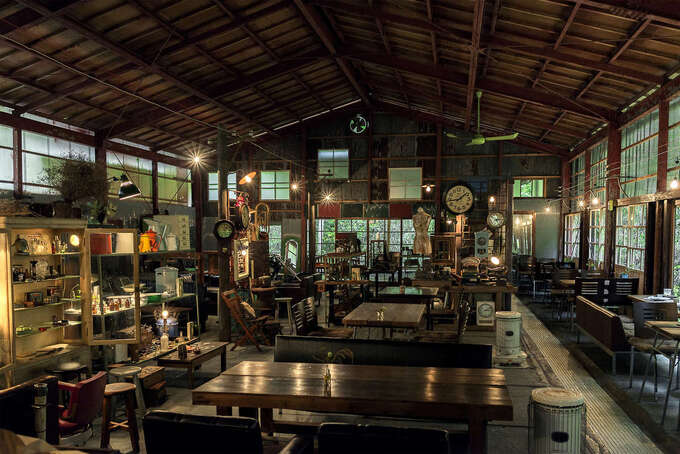 Antique Cafe Road_01.jpg