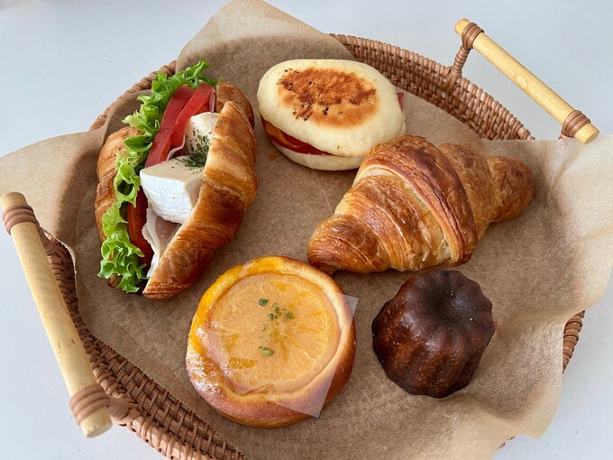 スタッフおすすめパン5種.jpg