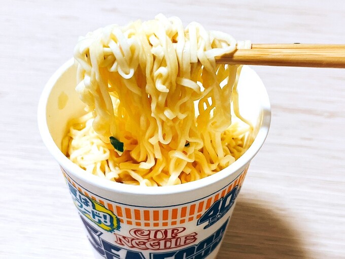 "狩野英孝流"【シーフードヌードル】の食べ方が激ウマ！「あの調味料を先入れ」「3分待たない」