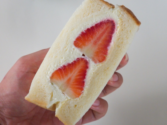 いちごとマスカルポーネのサンド.jpg