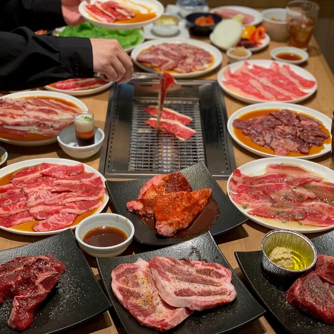 静岡市に初上陸!【プレミアムカルビ】「熟成塊肉&スイーツが食べ放題」待ち時間最長“5時間”の大人気店がついにやってきた!