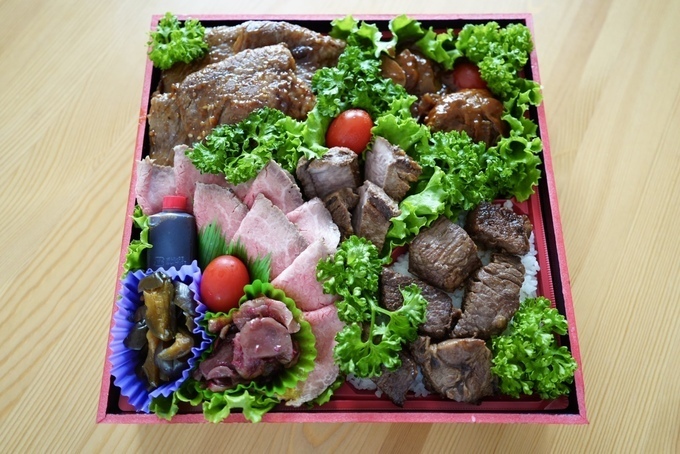 最高級"仙台牛"が全部盛り!【肉のいとう】夢の『仙台牛壱万円弁当』を食べてみた「A5ランク」続々のリアル玉手箱