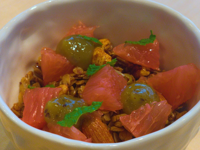 グラノーラさらにアップ.dng