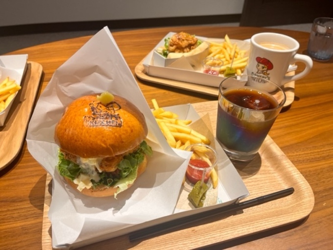【浜松市】キッズスペース完備でママ友ランチにおすすめ!人気ハンバーガーチェーンをしのぐ美味しさ♪【シェリーズキッチン】
