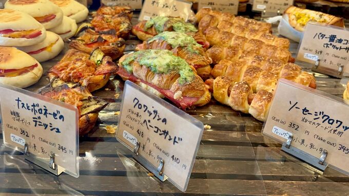 クロワッサンのベーコンサンド店内.jpg