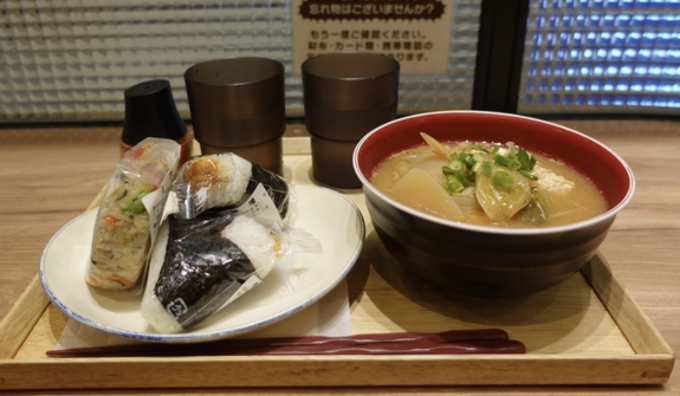 ダテカフェオーダー 芋煮セット.png