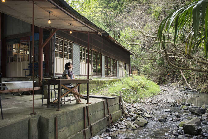 Antique Cafe Road_02.jpg