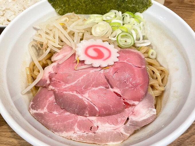 静岡のパクチー好きよ集え！「想像の2倍以上のパクチー感」【麺や真】のパクチー全開油そば