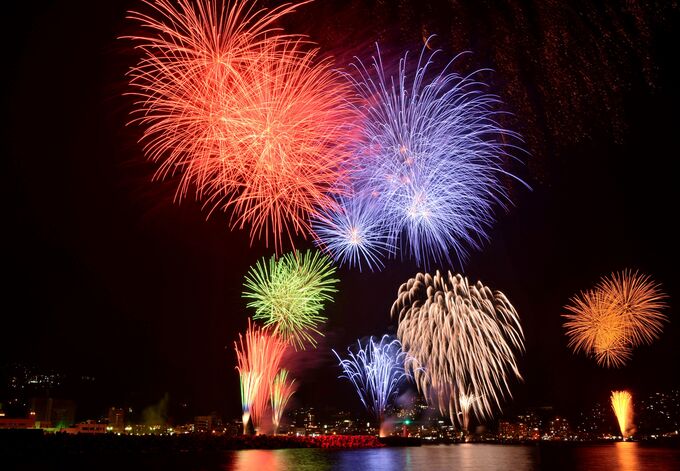 【ほぼ毎日が花火大会】混雑回避で最高の夏◎ハイライトは1万発の海上花火！2025年の夏は伊東に行けば間違いない！