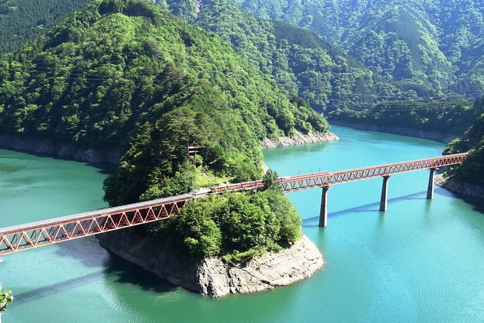 このスリルはなかなか味わえない…！【日本一の急勾配アプト式鉄道】「感動の絶景旅」奥大井湖上駅満喫ツアー