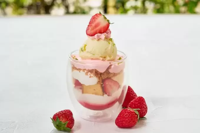 いちごのミニパフェ.webp