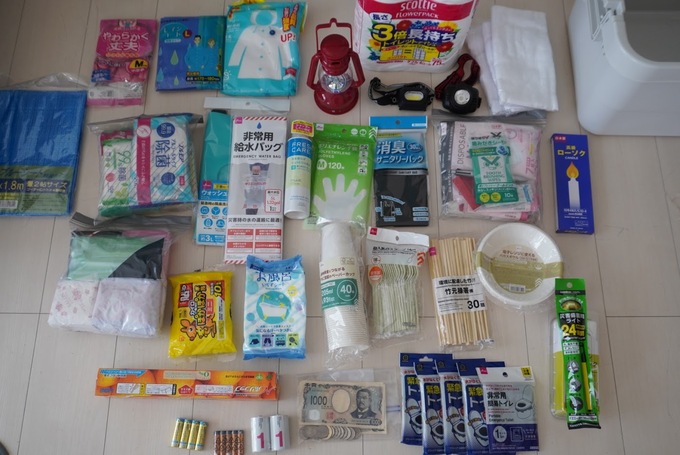 7月防災セット中身.JPG