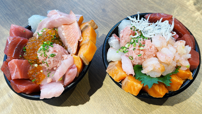 SNSで大バズり！行列ができる【熱海新名物】超人気“てんこ盛り”海鮮丼「2杯が限界（泣）」食べ放題の神ランチ