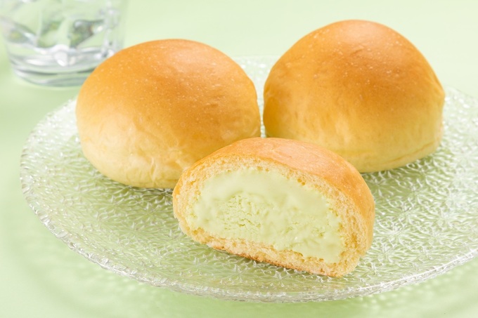 今だけ買える夏の福袋も！？【八天堂】「静岡県産クラウンメロンをギュッと凝縮♪」ひんやり楽しいくりーむパンが新登場！