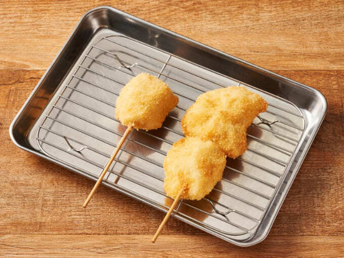 アレッ2倍以上!?「お値段そのまま巨大化」は明日まで【串カツ田中】「人気No.1もポテトも唐揚げも」通常版と比べてみた