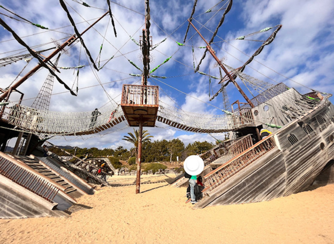 【広野海岸公園】リアルな海賊船が出現?!大迫力な遊具に大人も子供もワクワクが止まらない♪