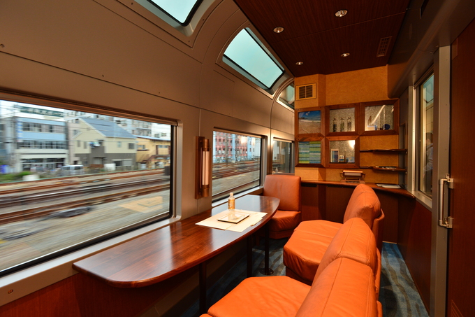 CE201922-21　6人個室(提供：JR東日本).JPG