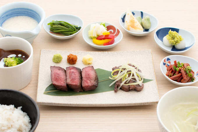 うわぁ仙台名物の宝石箱や〜（古い？）3,850円しても食べたい【人気牛タン店1周年記念】御膳がオールスター状態