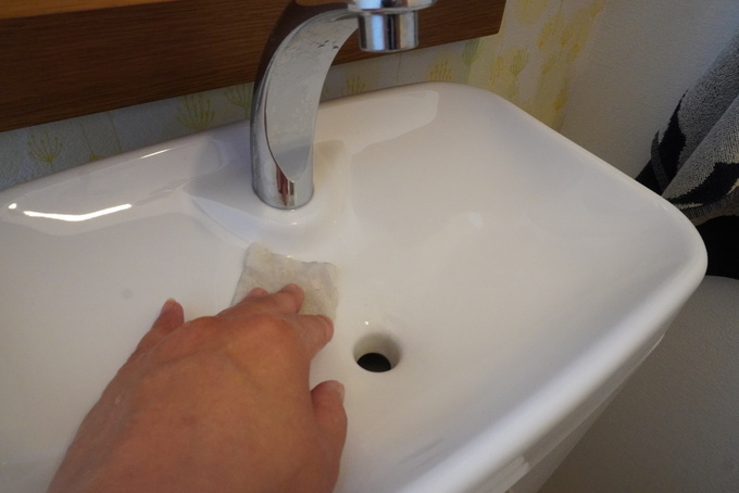 セリア梅雨スポンジトイレ使用.JPG