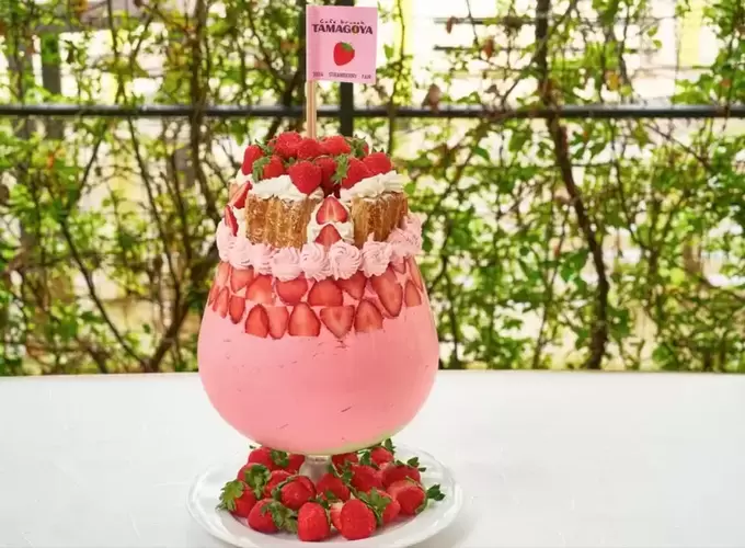 どっさりいちごのミルフィーユバスケットパフェ.webp