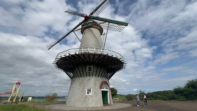 長沼フートピア 風車の下.jpg