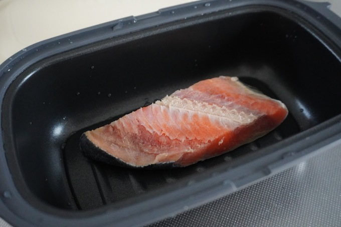 スリコレンジ調理器鮭焼く前.JPG