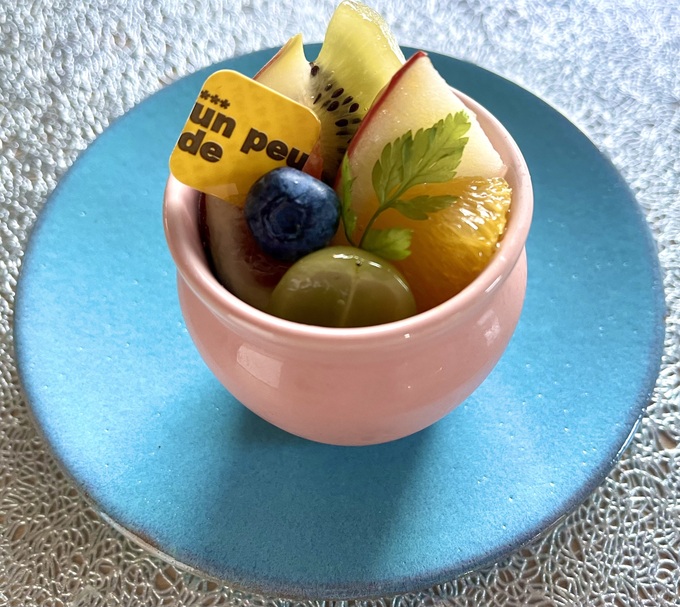 え、食べ歩けるシュークリームって！？【静岡市】「斬新すぎ？その発想はなかった」住宅街に現れる“ピンクの店”激ウマ3選