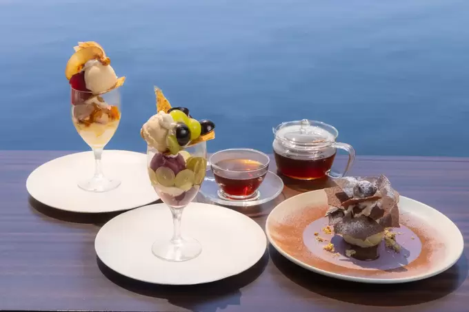 このロケーションは反則級！【熱海】断崖絶壁の絶景カフェで味わう秋限定の新作スイーツ3品「ため息が出るほど美しい…」