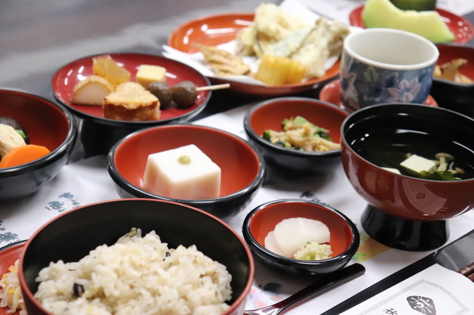 精進料理に坐禅に写経、禅体験もできる！【徳川家康公】ゆかりのグルメなお寺【秋葉山可睡斎】の魅力を解説！