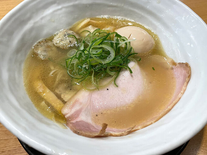 奥深い鶏の旨味にうっとり！うまさ染み渡るラーメン店【麺や厨（くりや）】淡麗系しっ鶏そば
