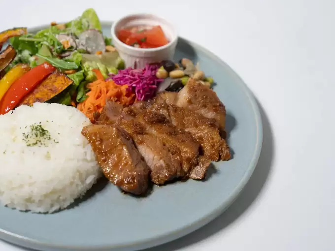 250325_hachiandmitsu2.webp