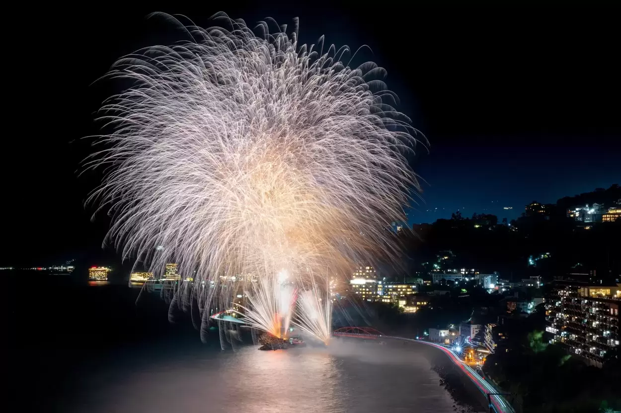 第76回 伊豆山温泉納涼海上花火大会
