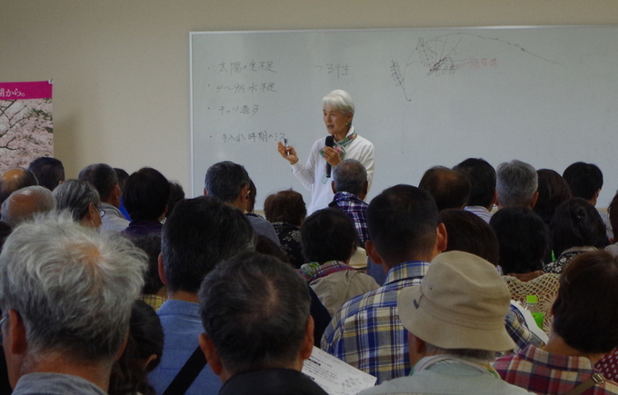 塚本こなみの園芸教室「美しいフジの咲かせ方」